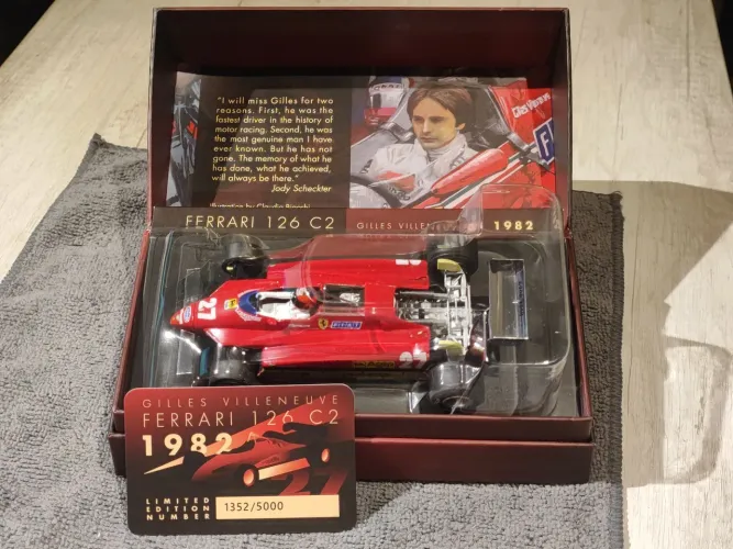 Carro Ferrari Policar Gilles Villeneuve