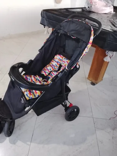 Carrinho de bebê Voyage Delta Colorido
