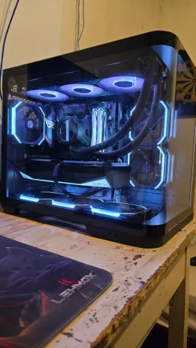 Pc Gamer RYZEN 7 5700X3D / RX 9060XT 16GB