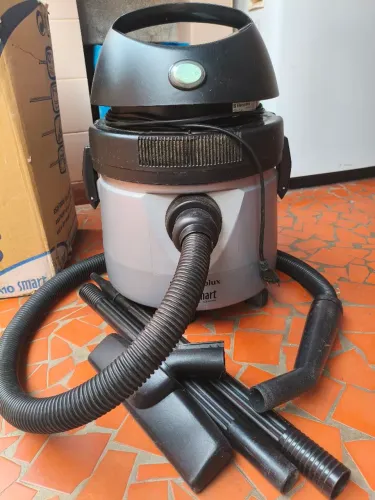 VENDE-SE ASPIRADOR DE PÓ E ÁGUA ELETROLUX