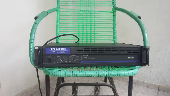 Vendo som com amplificador Unic ZX400 e dois caixas