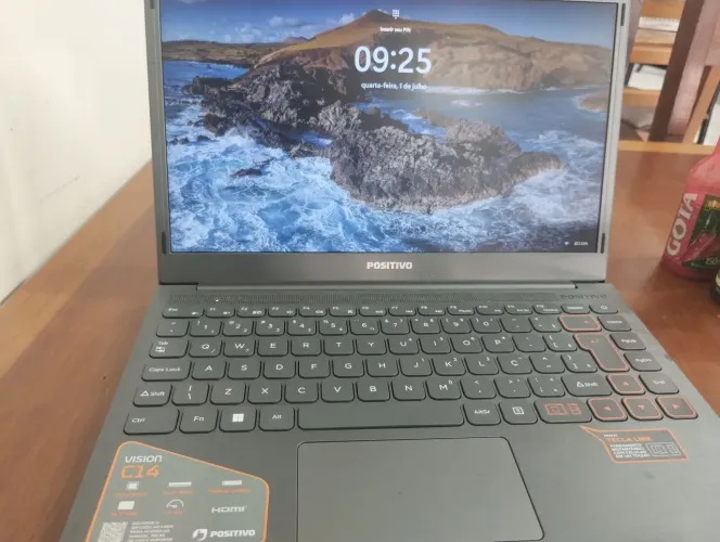 Vendo Notebook com pouco uso.. semi novo