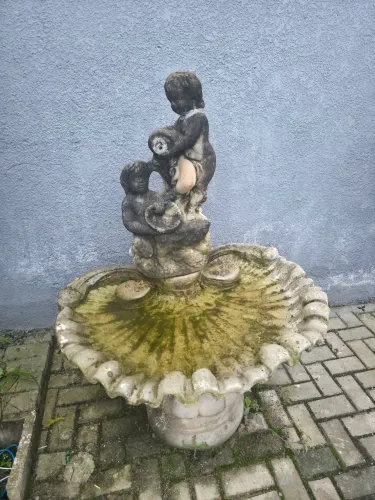 Chafariz de cimento anjo com pratos