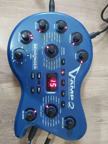 Behringer V-Amp2 Completa + Footswitch + Fonte + Bag Originais