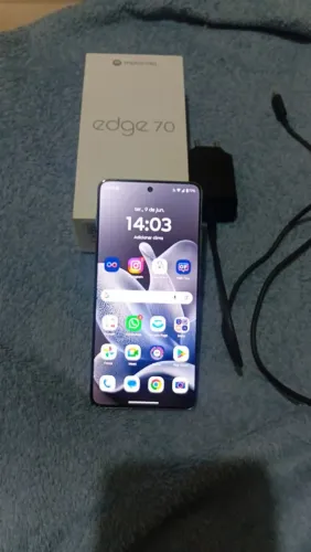 Moto Edge 70 completo