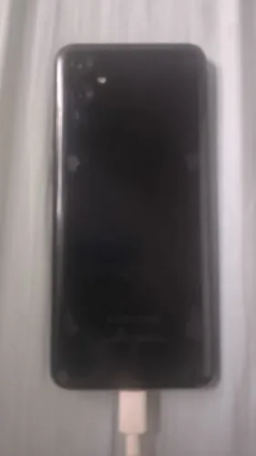 A04 64 gigas trincado e um motoe6 manchado..todos pegando