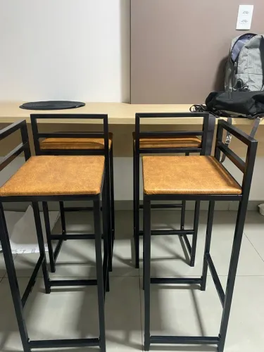 Banquetas altas novas