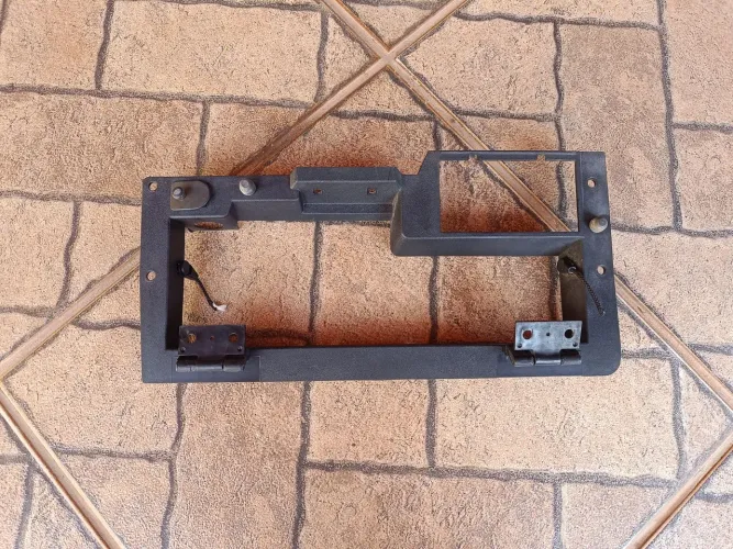 Moldura interna do porta luvas Chevrolet S10 / Blazer até ano 2000<br>(15648046)