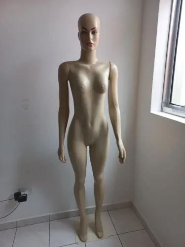 Manequim feminino