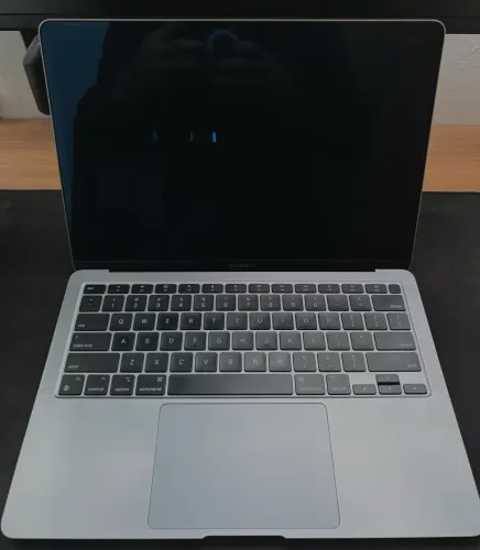MacBook Air M1 2020 (8GB RAM / 256GB SSD) Excelente Estado