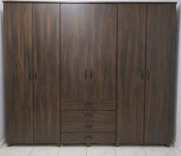 Vendo esse guarda-roupa com 6 porta mdf