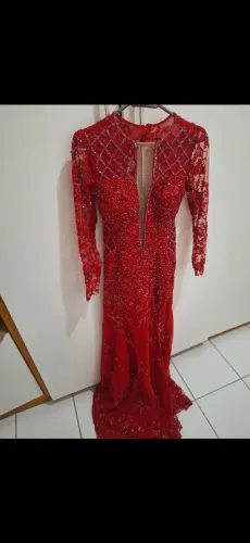 Vestido vermelho em Pedrarias
