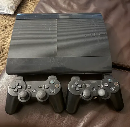 PlayStation 3 + 2 controles + jogos na memória