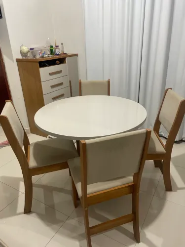 Conjunto Sala de Jantar Tampo Redondo com 4 Cadeiras