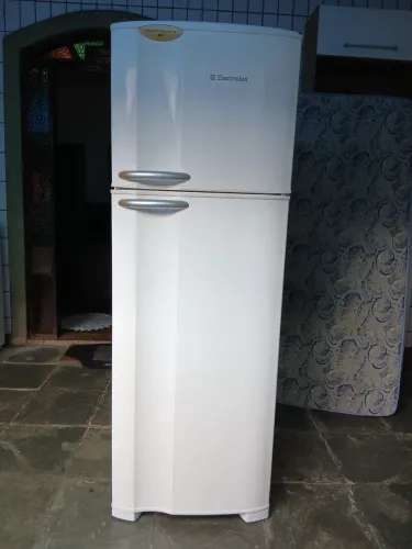 Geladeira Electrolux dúplex 360litros em excelente estado.
