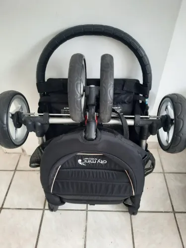Vendo carrinho de bebê Baby Jogger City