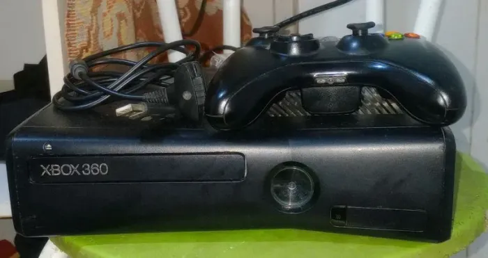 Vendo Xbox 360 com HD de jogos atualizado está novinho