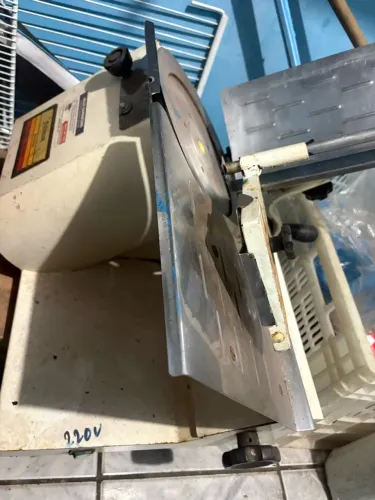 Máquina de Fatiar Frios à Venda