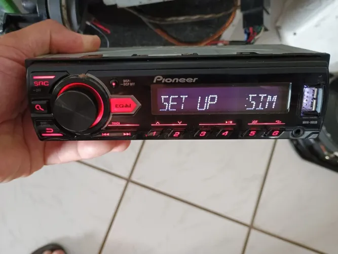 Rádio Pioneer com Bluetooth embutido 