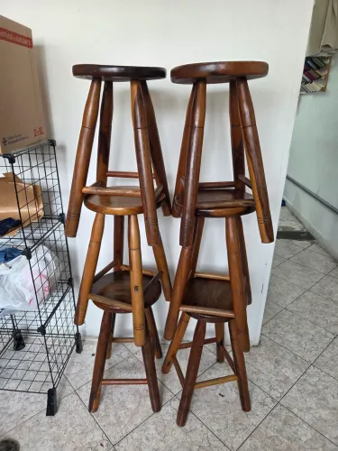 Banco Banqueta de Madeira Maciça 50cm Firme e Conservado