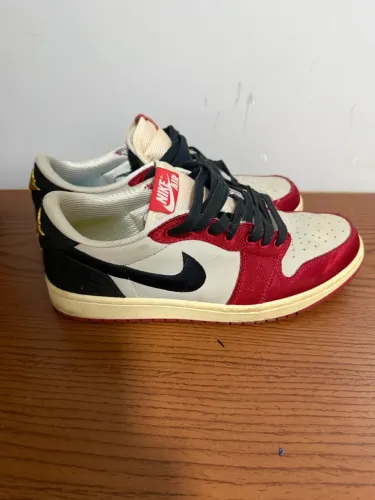Air Jordan 1 low Trophy Room