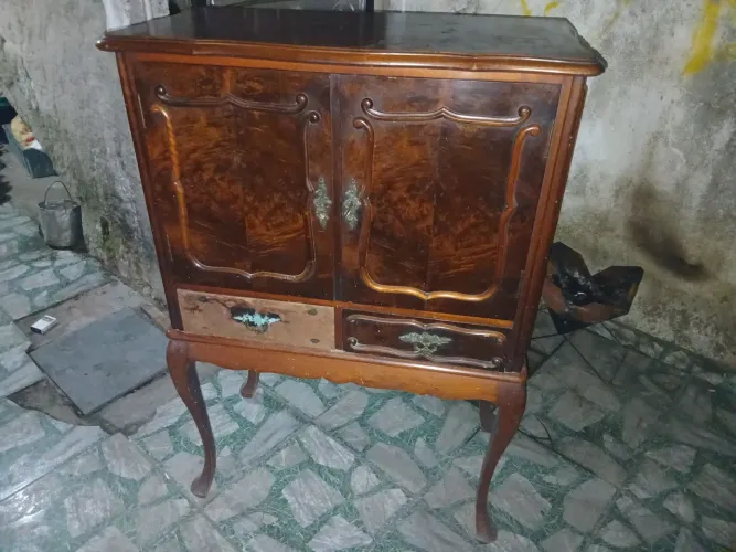 Vende-se aparador antigo