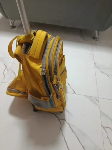 Mochila com lancheira.