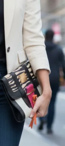 ABSOLUTTI Clutch/ carteira couro 70,00<br>25X16CM