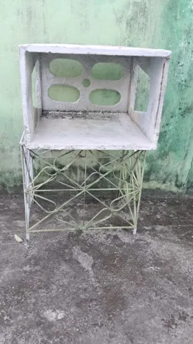 2 unds Caixas de ar condicionado com grade de proteção