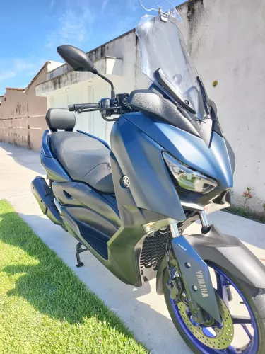 Xmax 2024, nota fiscal e revisões na Yamaha. Com Sissy bar original. 