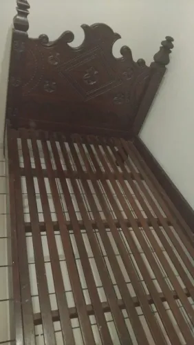Cama de massaranduba