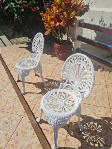 4 CADEIRAS ALUMINIO FUNDIDO MODELO PALMEIRÃO, B RANCAS, PARA JARDINS, PISCINA, ETC.;