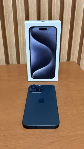 iPhone 15 Pro Max 256GB Azul Titânio ? Impecável