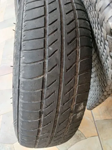 Pneu 165/70 aro 13