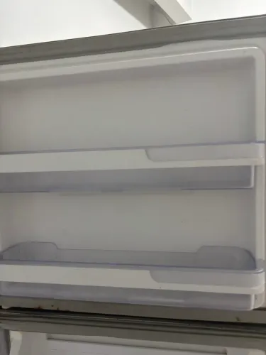 Pra vender logo $800.Vendo geladeira em bom estado