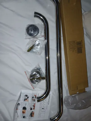 Apoio de banheiro para box de inox parafusado.