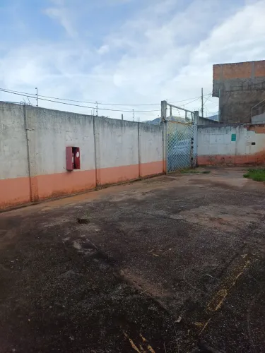 Locação/Aluguel - Lote/Área/Terreno 180m2