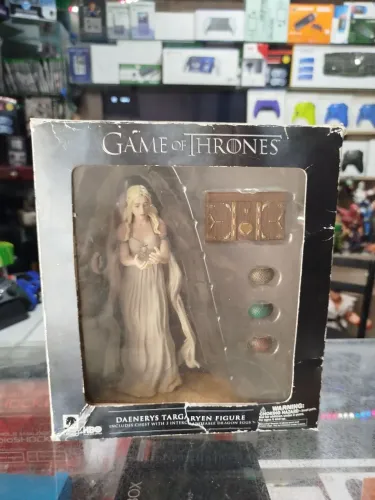 Action figure Daenerys game of thones original 3 ovos + baú muito nova ac trocas....