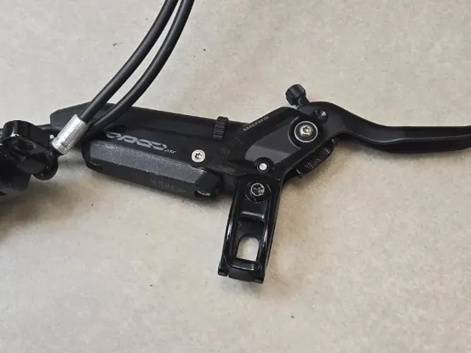 Freios SRAM Code Stealth com Pastilhas Novas