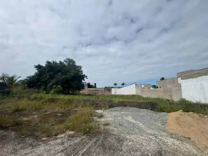 Terreno localizado lado praia a 350 metros do mar, terreno com 766 metros quadrados de áre