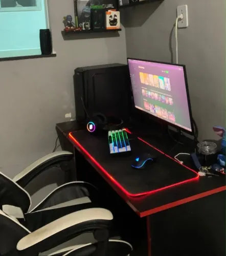 computador gamer, monitor e teclado e mouse