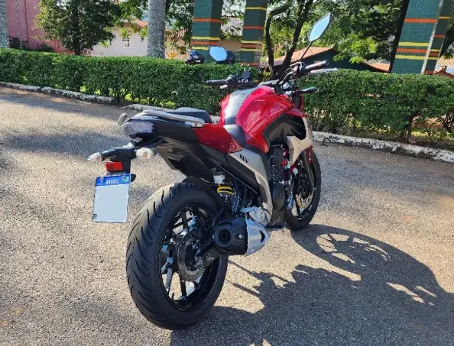 Yamaha FZ25 Fazer 2021: impecável, revisada e apenas 20k km rodados