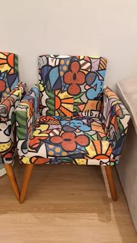 Poltronas Romero Brito em excelente estado