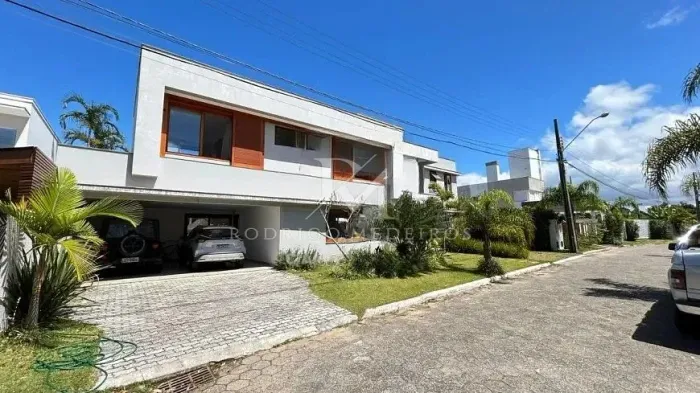 Casa em condomínio com 4 suítes no Rio Tavares, Florianópolis