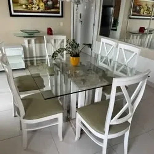 Mesa com 4 cadeiras(Madeira pura) + Aparador + Lustre.