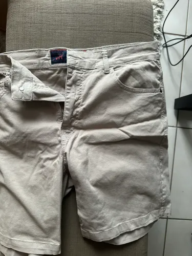 Calças e camisas