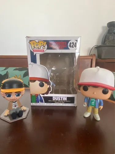 Funko Pop Dustin (424) + Bonequinho McDonald's Portugal