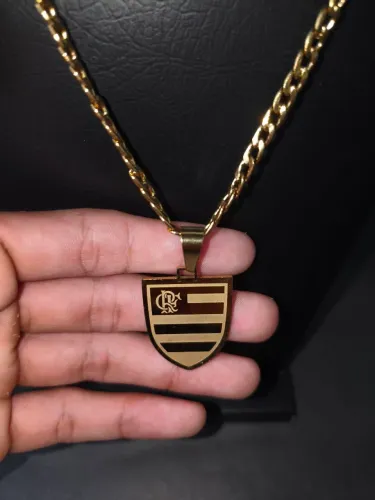 Corrente inoxidável dourada com pingente do flamengo