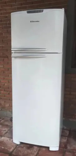 VENDE-SE GELADEIRA ELECTROLUX DUPLEX FROST FREE EXCELENTE ESTADO SEM FERRUGENS 220v 