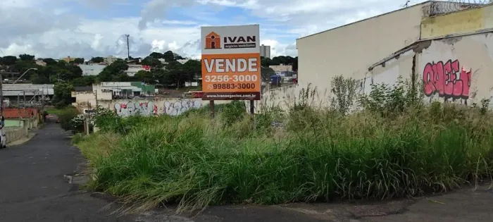 Terreno à venda no Bairro Martins